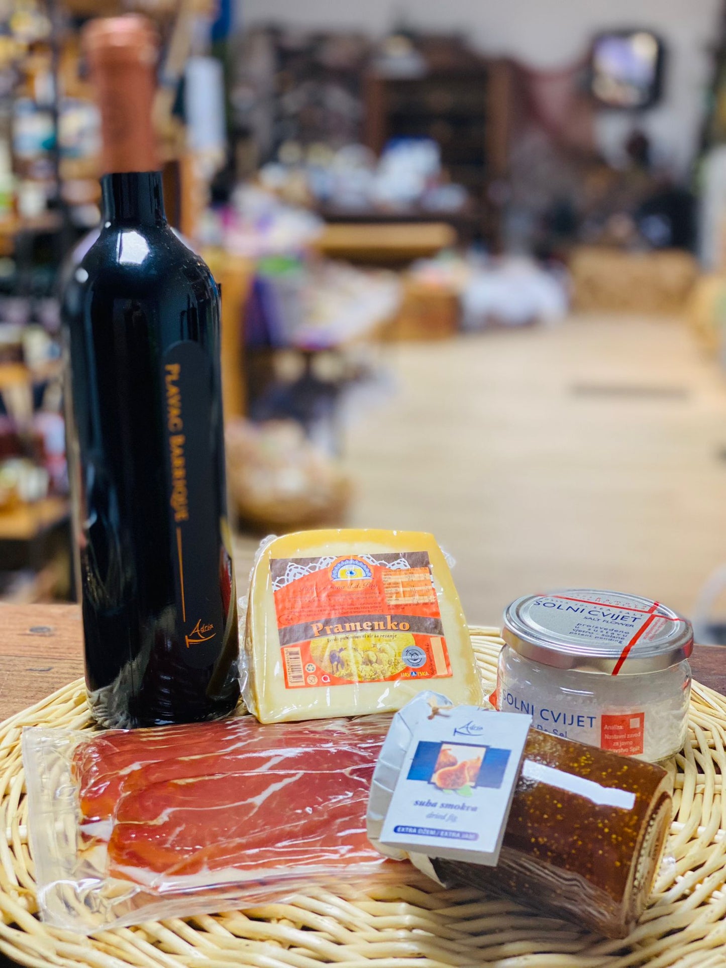 Geschenkkorb Dalmatica Delicije Onlineshop Kroatische Spezialitäten