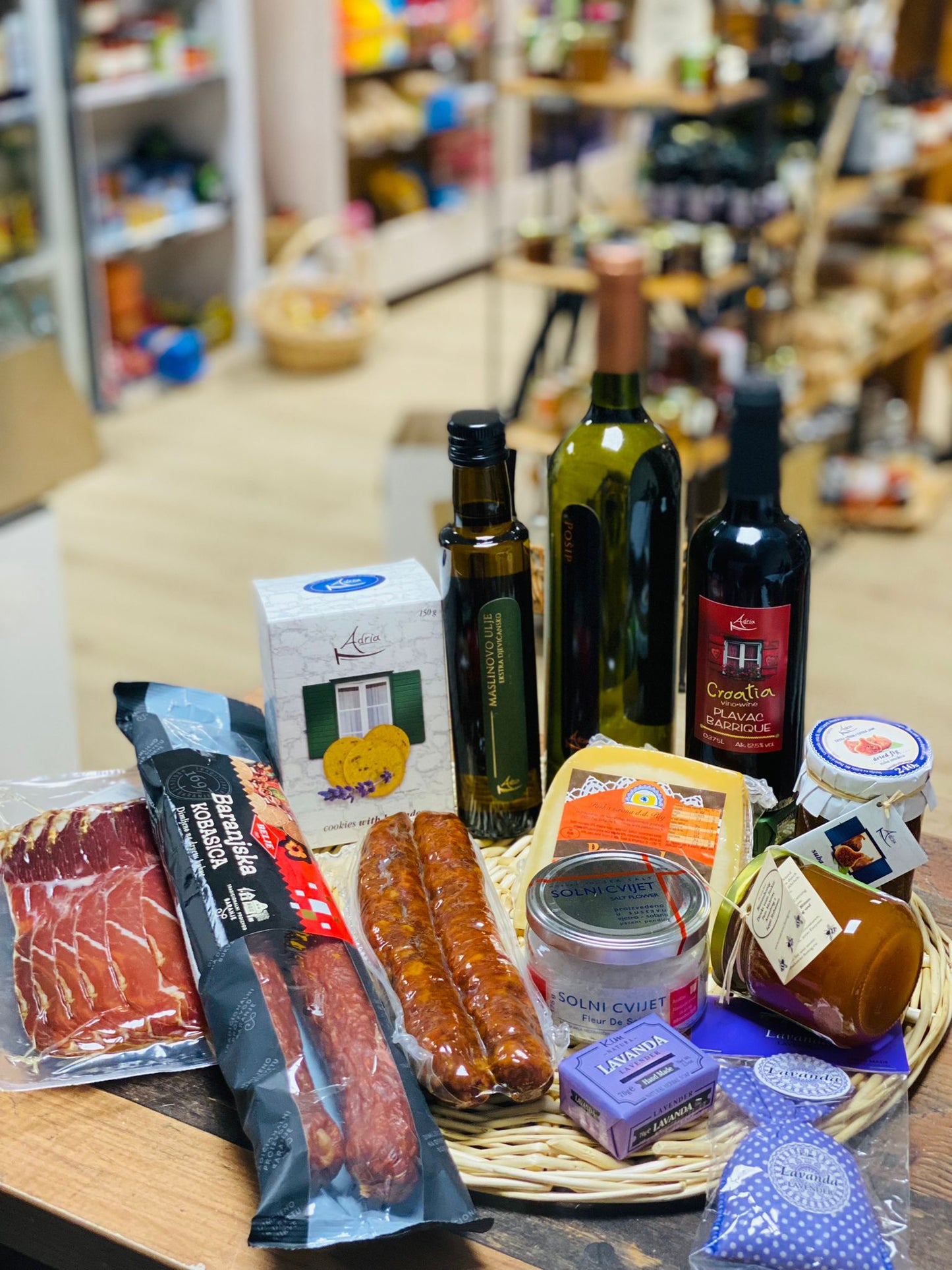 Geschenkkorb Dalmatica Delicije Onlineshop Kroatische Spezialitäten